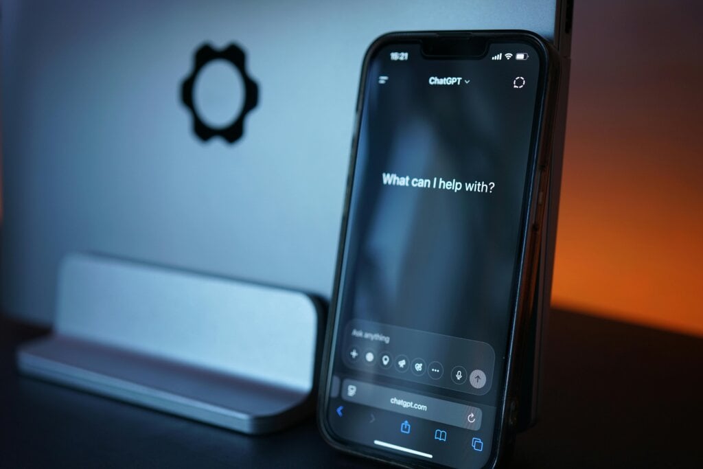 AI helps users refine apartment searches with precise needs like location, amenities, nearby cafés, parks, and lifestyle preferences.